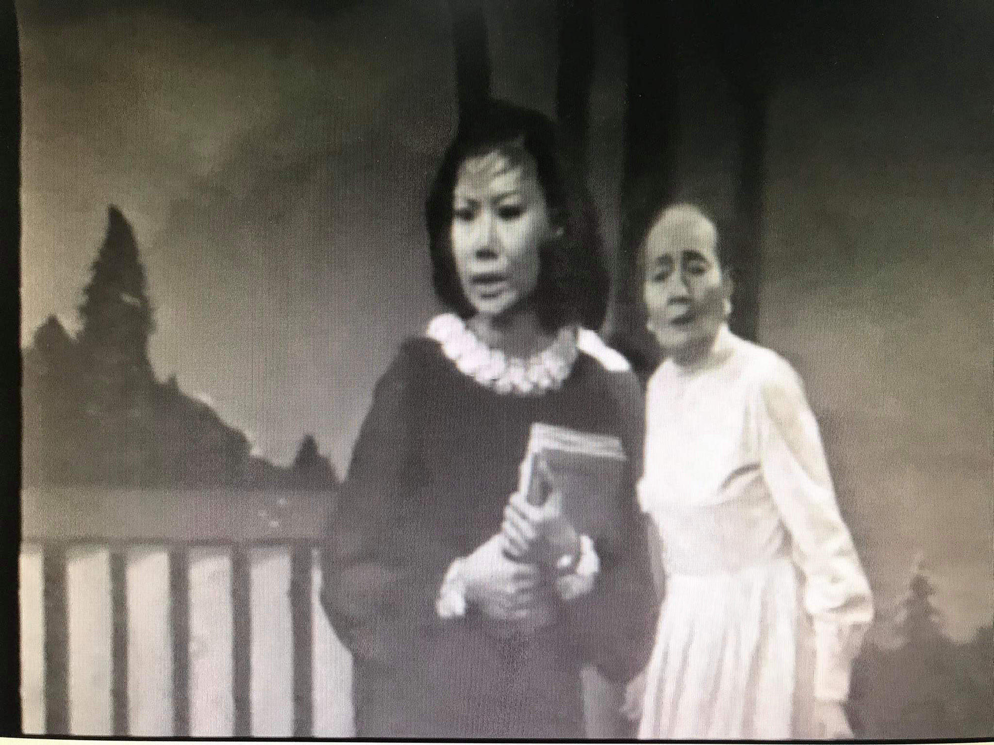 Ấm áp gia đình nghệ sĩ: Những gia tộc ăn cơm tổ nghệ thuật tới trăm năm - Ảnh 3. Ấm áp gia đình nghệ sĩ: Những gia tộc ăn cơm tổ nghệ thuật tới trăm năm - Ảnh 3.