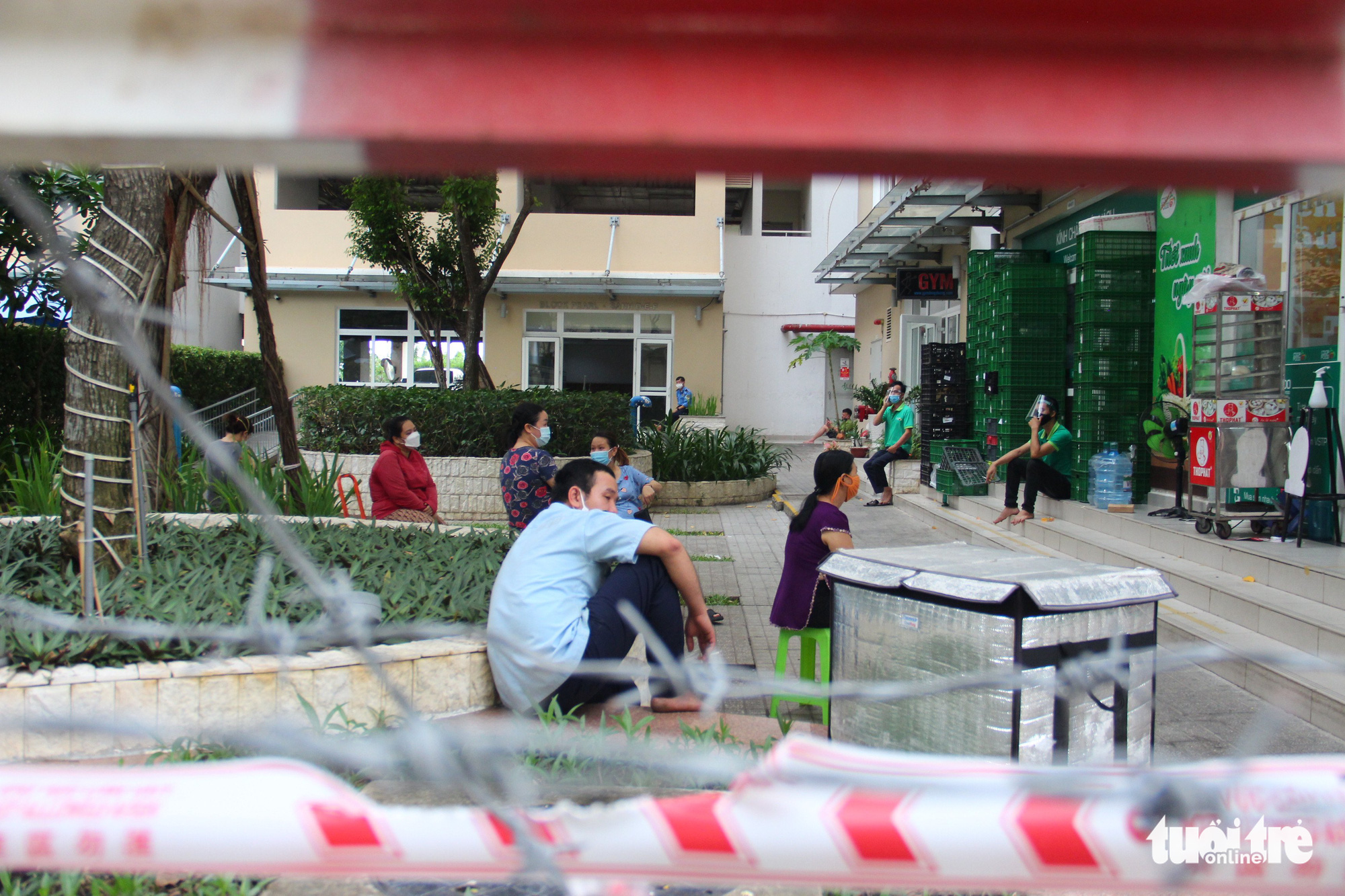 Nghe phong tỏa lần 2, bà con block A1 Sunview Town lật đật chạy về để cách ly - Ảnh 1. Nghe phong tỏa lần 2, bà con block A1 Sunview Town lật đật chạy về để cách ly - Ảnh 1.