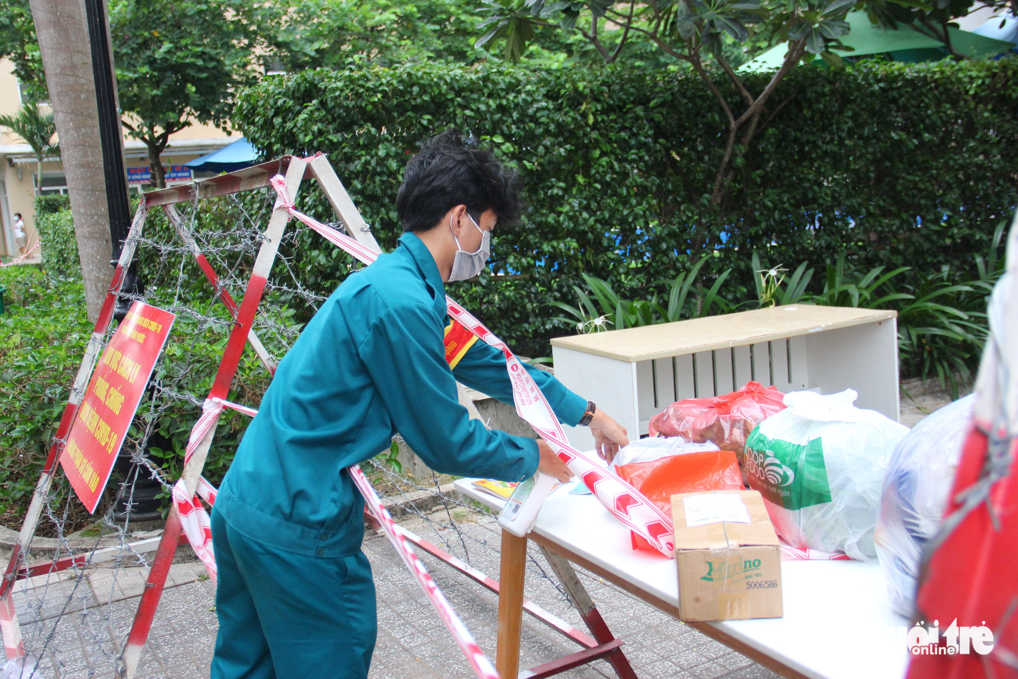 Nghe phong tỏa lần 2, bà con block A1 Sunview Town lật đật chạy về để cách ly - Ảnh 4. Nghe phong tỏa lần 2, bà con block A1 Sunview Town lật đật chạy về để cách ly - Ảnh 4.