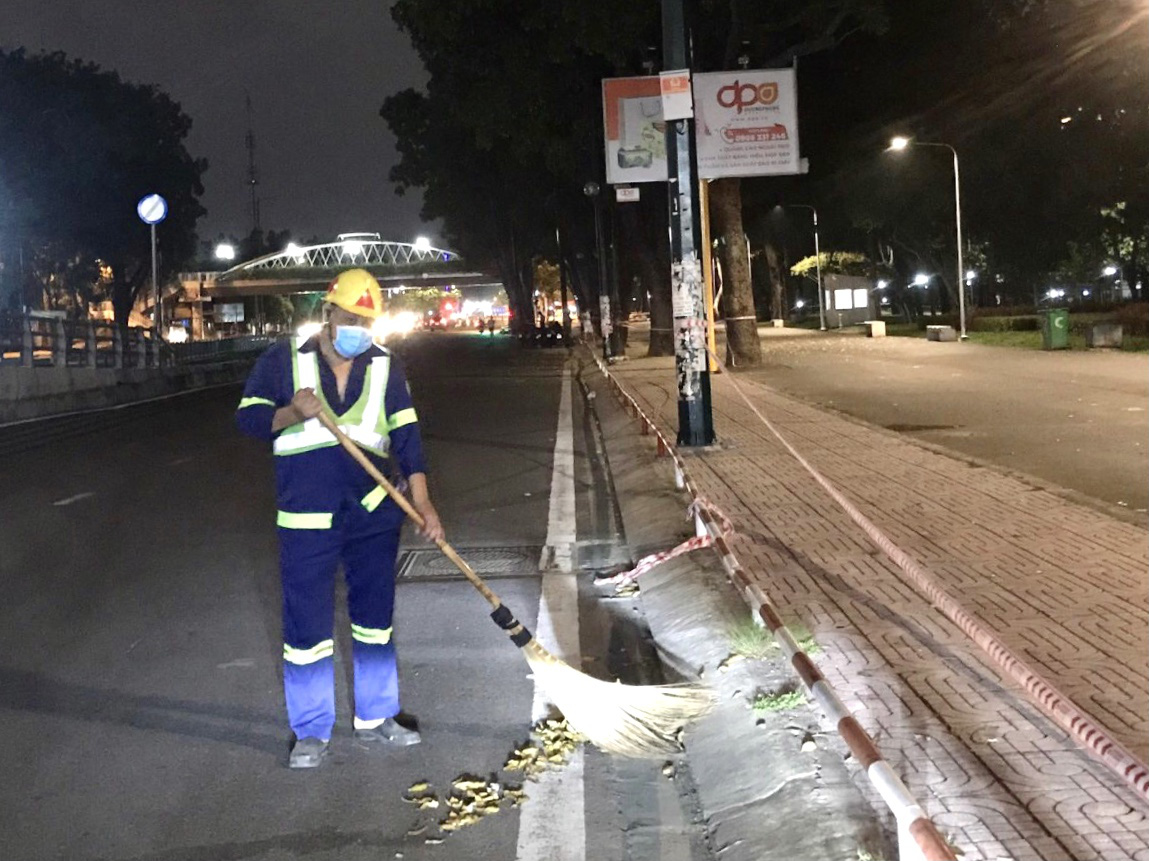 Sài Gòn đêm mùa dịch: Cuộc sống đảo lộn - Ảnh 4. Sài Gòn đêm mùa dịch: Cuộc sống đảo lộn - Ảnh 4.