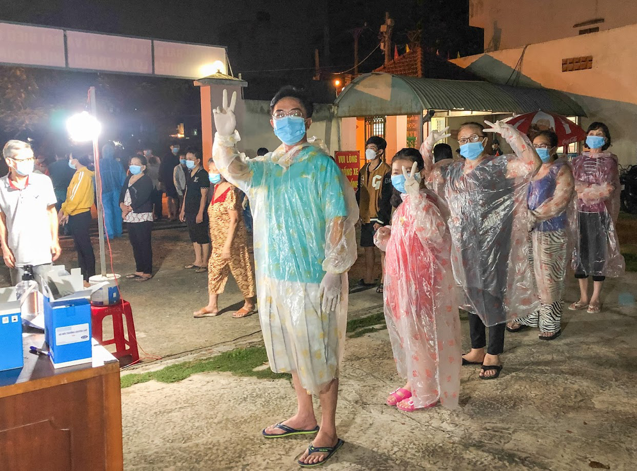 Sài Gòn đêm mùa dịch: Cuộc sống đảo lộn - Ảnh 1. Sài Gòn đêm mùa dịch: Cuộc sống đảo lộn - Ảnh 1.