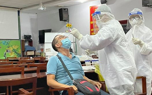 Bác sĩ làm thơ kể về thời gian cả nước chống dịch - Ảnh 2. Bác sĩ làm thơ kể về thời gian cả nước chống dịch - Ảnh 2.