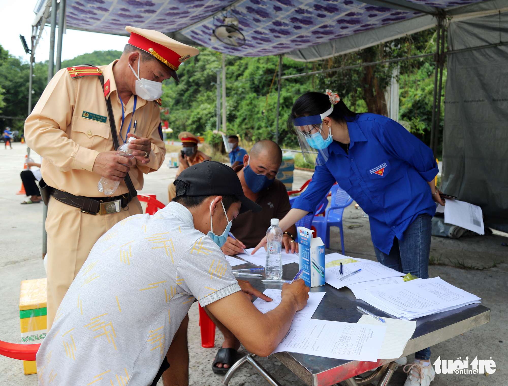 Lâm Đồng nới lỏng giãn cách, không cách ly tập trung tất cả người từ TP.HCM - Ảnh 2. Lâm Đồng nới lỏng giãn cách, không cách ly tập trung tất cả người từ TP.HCM - Ảnh 2.