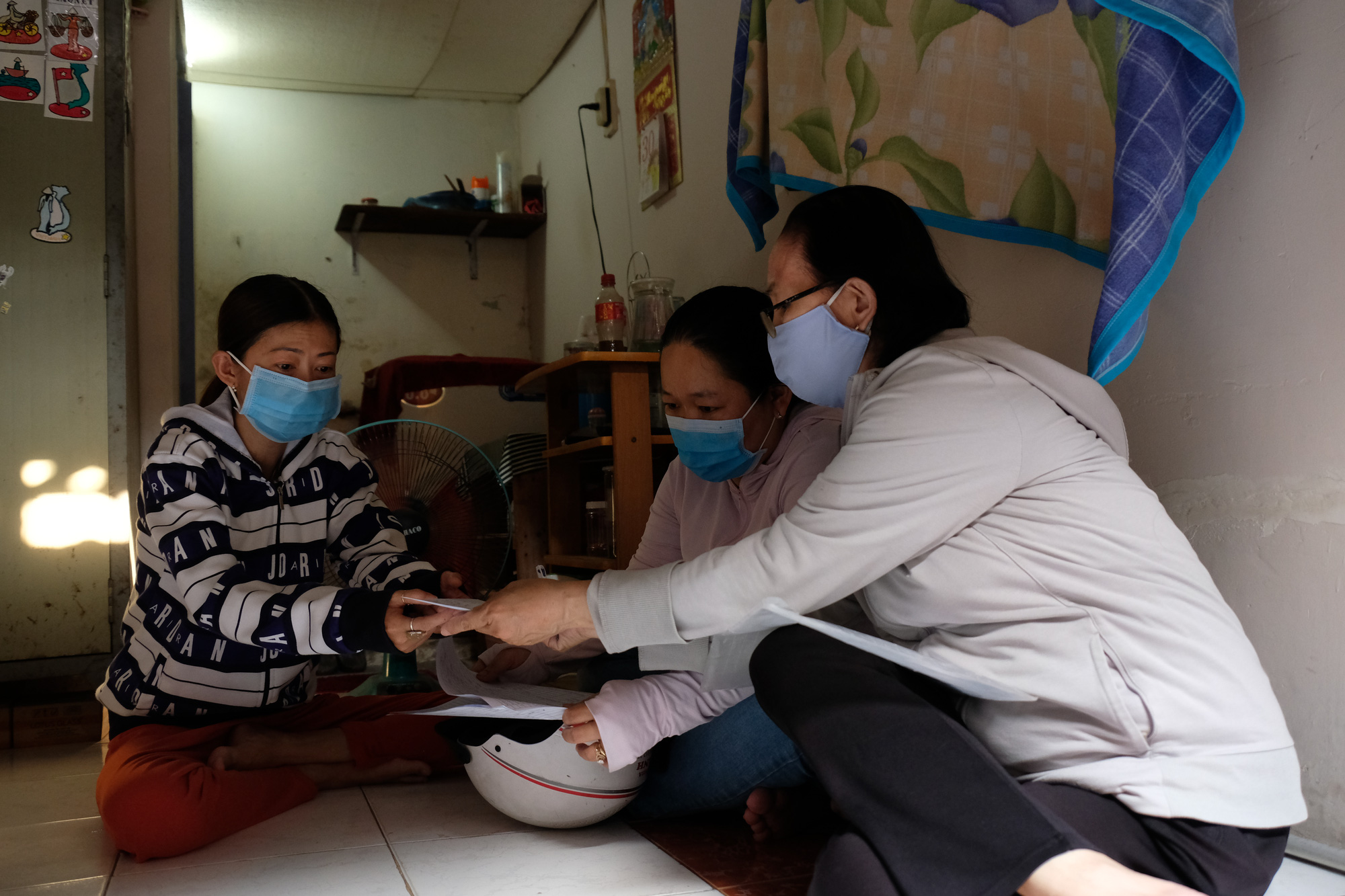 TP.HCM vận hành gói an sinh lần 2, dự kiến khoảng 1.076 tỉ hỗ trợ người dân và doanh nghiệp - Ảnh 1. TP.HCM vận hành gói an sinh lần 2, dự kiến khoảng 1.076 tỉ hỗ trợ người dân và doanh nghiệp - Ảnh 1.