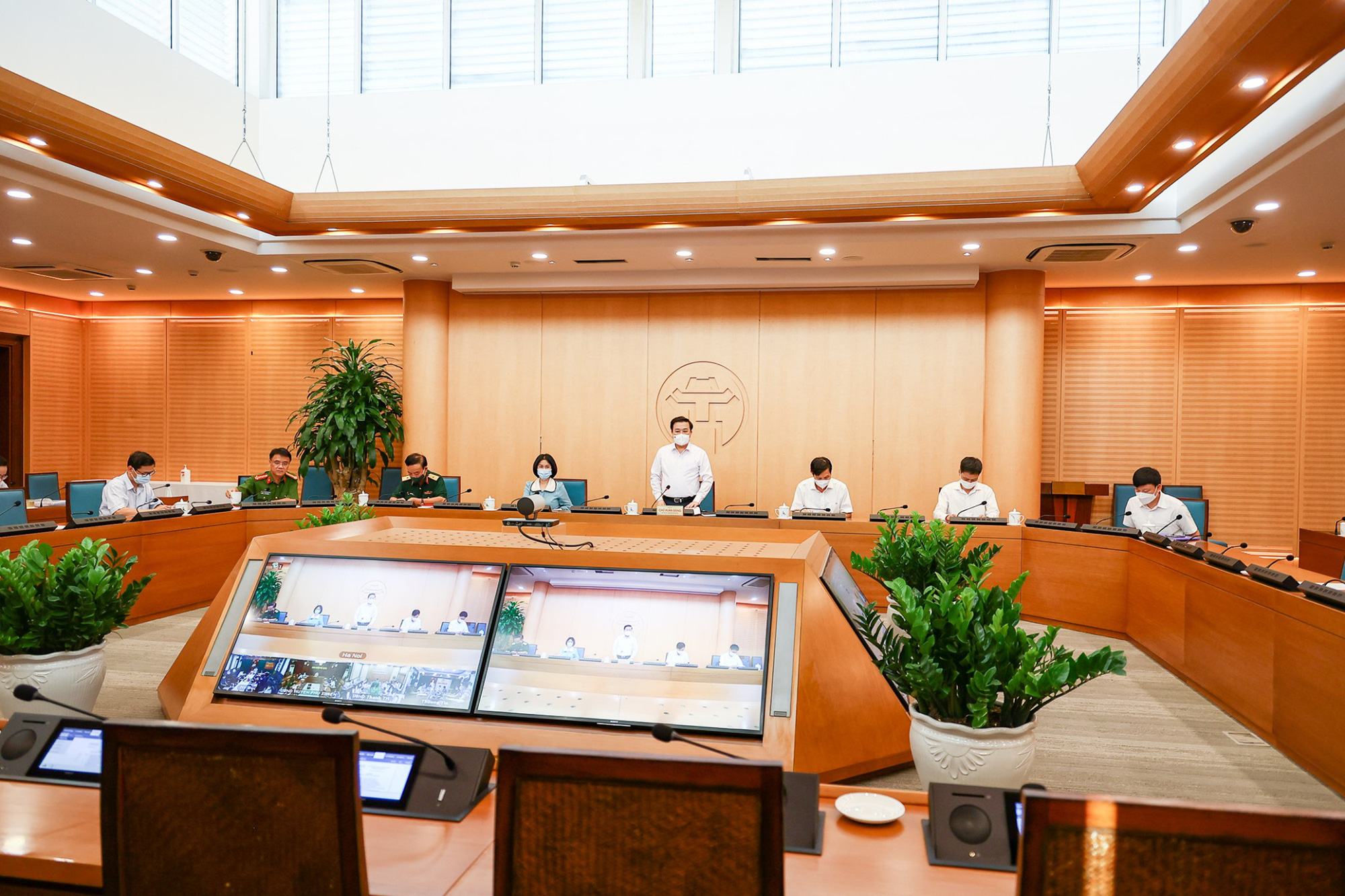 Hà Nội lập 22 chốt ở cửa ngõ thành phố, có kiểm tra giấy xét nghiệm - Ảnh 1. Hà Nội lập 22 chốt ở cửa ngõ thành phố, có kiểm tra giấy xét nghiệm - Ảnh 1.