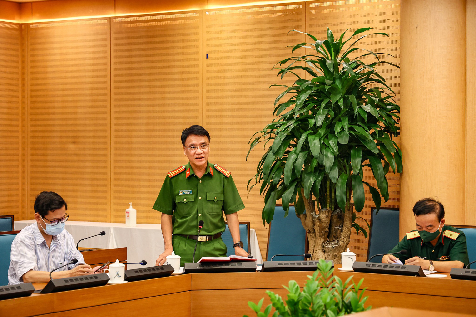 Hà Nội lập 22 chốt phòng dịch kiểm soát người vào ra thành phố - Ảnh 2. Hà Nội lập 22 chốt phòng dịch kiểm soát người vào ra thành phố - Ảnh 2.