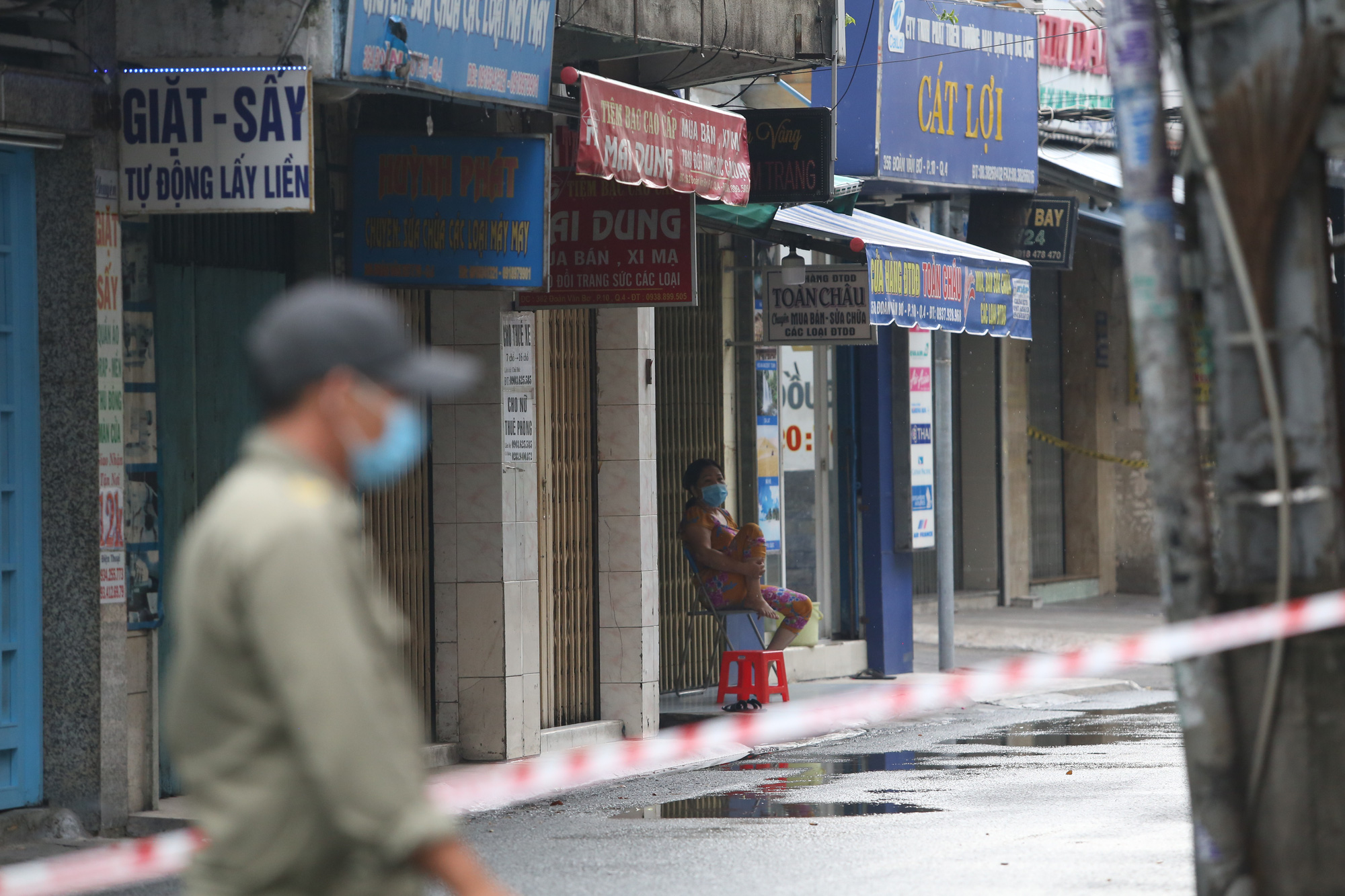 TP.HCM phong tỏa 4 khu phố với gần 10.000 dân ở phường 13, quận 10 - Ảnh 1. TP.HCM phong tỏa 4 khu phố với gần 10.000 dân ở phường 13, quận 10 - Ảnh 1.