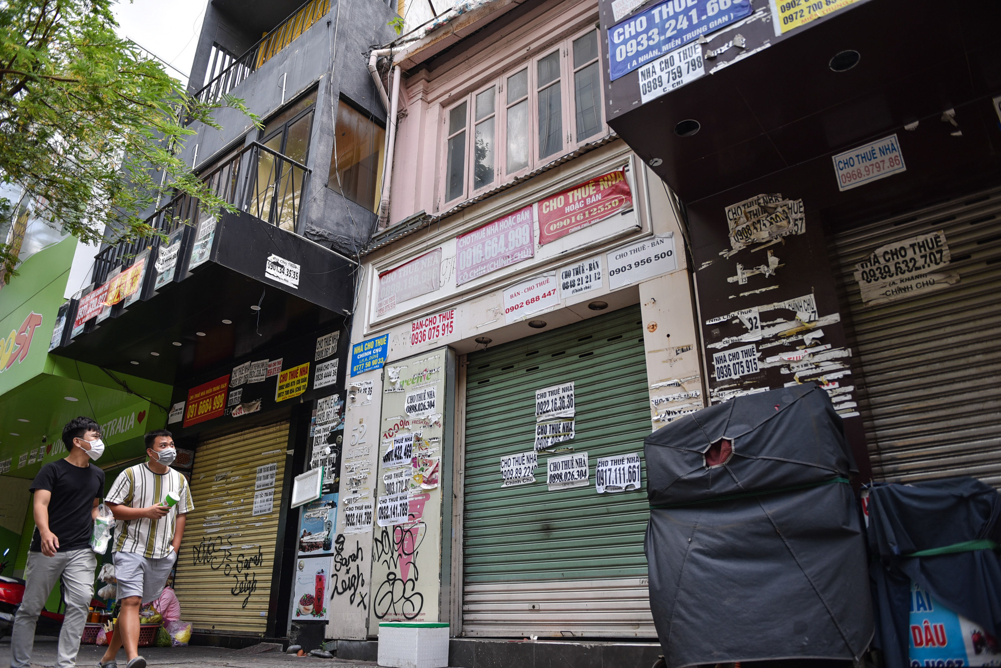 Dù ngân hàng giãn nợ vẫn lo, chậm một ngày vào danh sách đen - Ảnh 1. Dù ngân hàng giãn nợ vẫn lo, chậm một ngày vào danh sách đen - Ảnh 1.