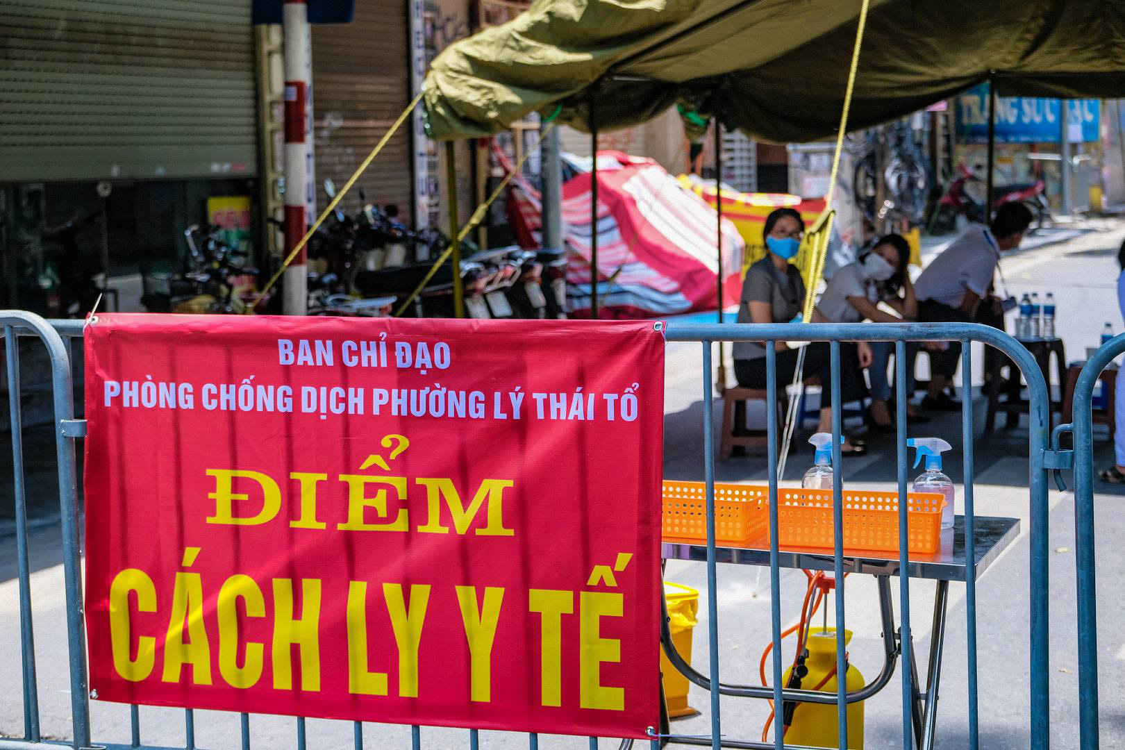 Hà Nội thông báo khẩn tìm người đến cửa hàng hoa quả - Ảnh 1. Hà Nội thông báo khẩn tìm người đến cửa hàng hoa quả - Ảnh 1.