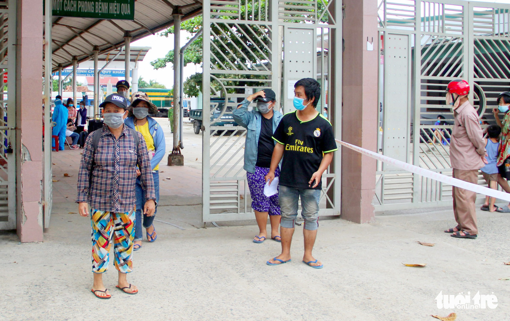 4 mẹ con người Nghệ An đạp xe tránh dịch đoàn tụ ở quê nhà - Ảnh 2. 4 mẹ con người Nghệ An đạp xe tránh dịch đoàn tụ ở quê nhà - Ảnh 2.