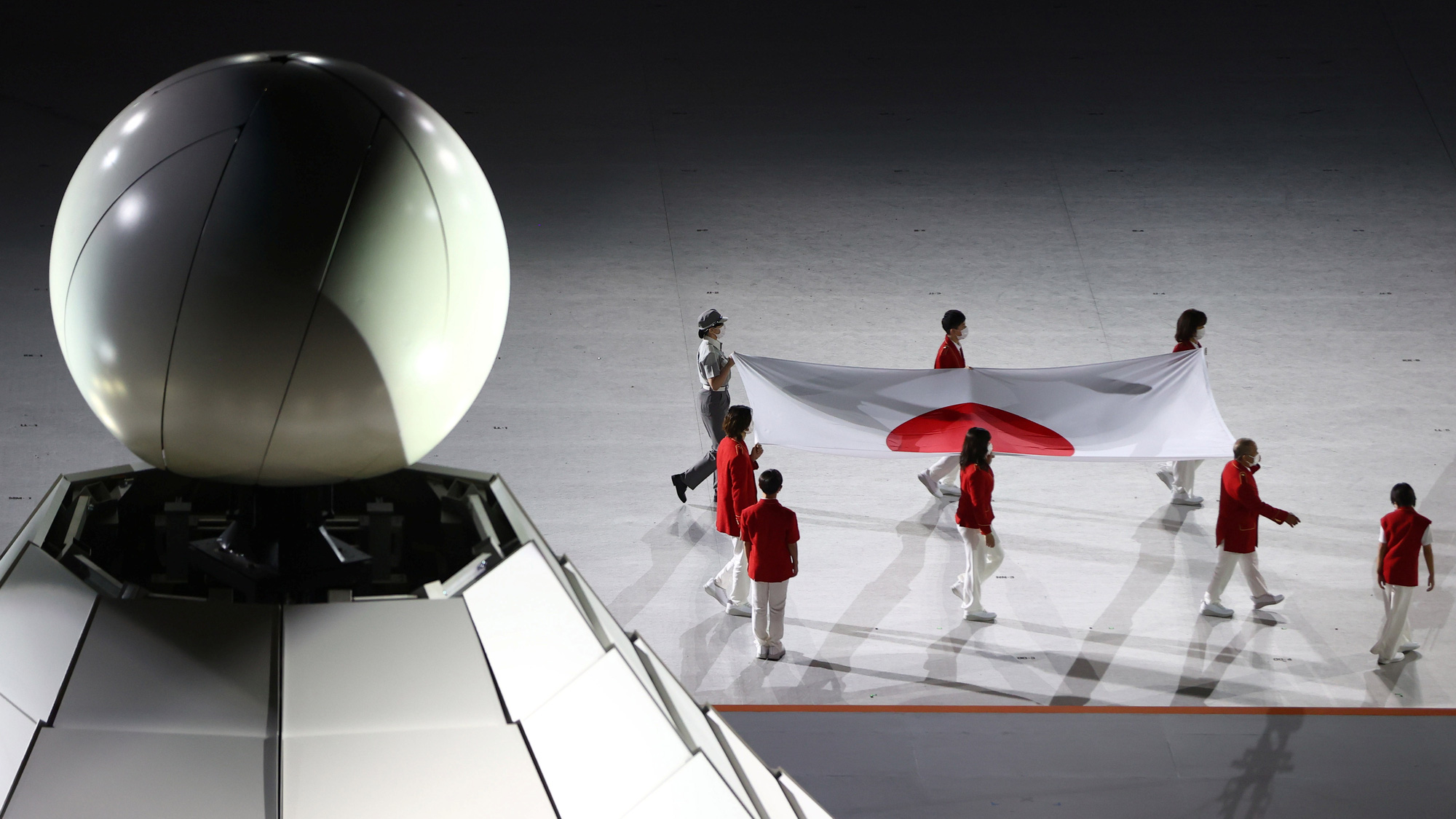 Đài lửa đã được thắp sáng, Olympic 2020 chính thức khai mạc - Ảnh 38.