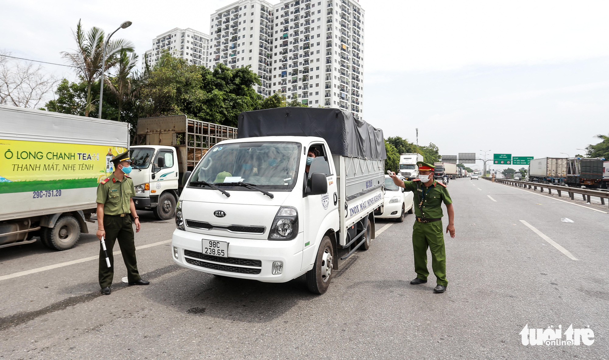 Hà Nội mở tối đa luồng xanh, các xe được đi xuyên qua thủ đô mà không bị kiểm tra - Ảnh 2. Hà Nội mở tối đa luồng xanh, các xe được đi xuyên qua thủ đô mà không bị kiểm tra - Ảnh 2.