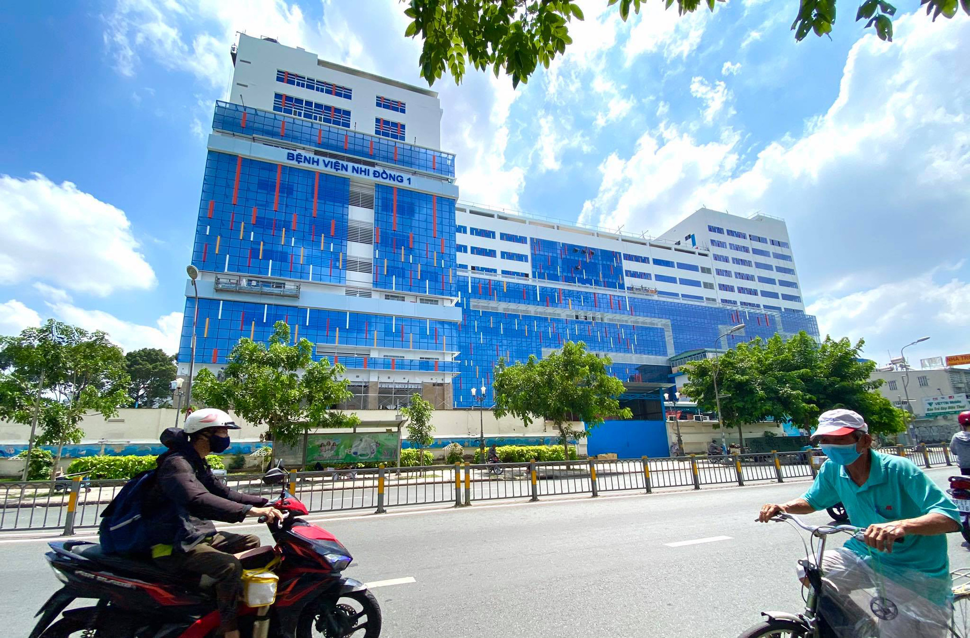 Bệnh viện Nhi đồng 1 phát hiện 4 ca mắc COVID-19 - Ảnh 1. Bệnh viện Nhi đồng 1 phát hiện 4 ca mắc COVID-19 - Ảnh 1.