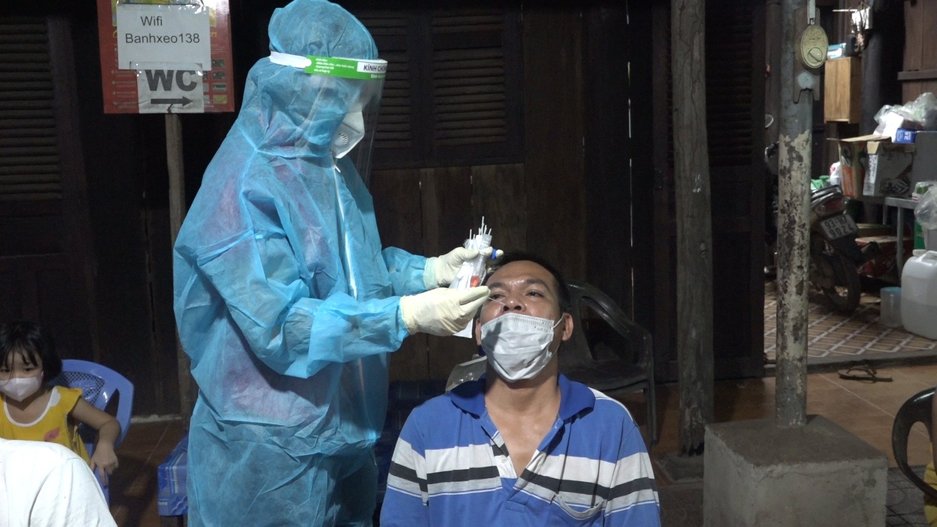 Phát hiện ca dương tính COVID-19 thứ 5, Bình Phước hỏa tốc áp dụng biện pháp khẩn cấp phòng chống dịch tại các chợ - Ảnh 2. Phát hiện ca dương tính COVID-19 thứ 5, Bình Phước hỏa tốc áp dụng biện pháp khẩn cấp phòng chống dịch tại các chợ - Ảnh 2.