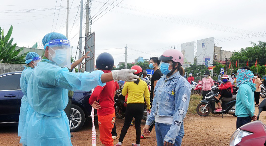 Bình Phước hỏa tốc áp dụng biện pháp khẩn cấp phòng chống dịch tất cả các chợ - Ảnh 3. Bình Phước hỏa tốc áp dụng biện pháp khẩn cấp phòng chống dịch tất cả các chợ - Ảnh 3.