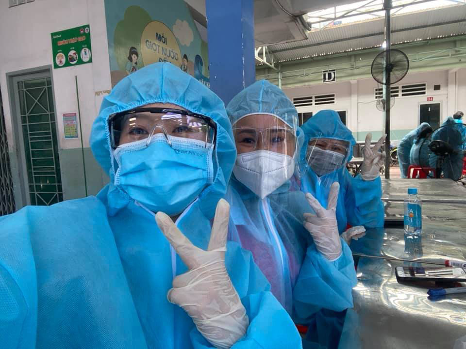 Những U60, U70 tình nguyện - Ảnh 1. Những U60, U70 tình nguyện - Ảnh 1.