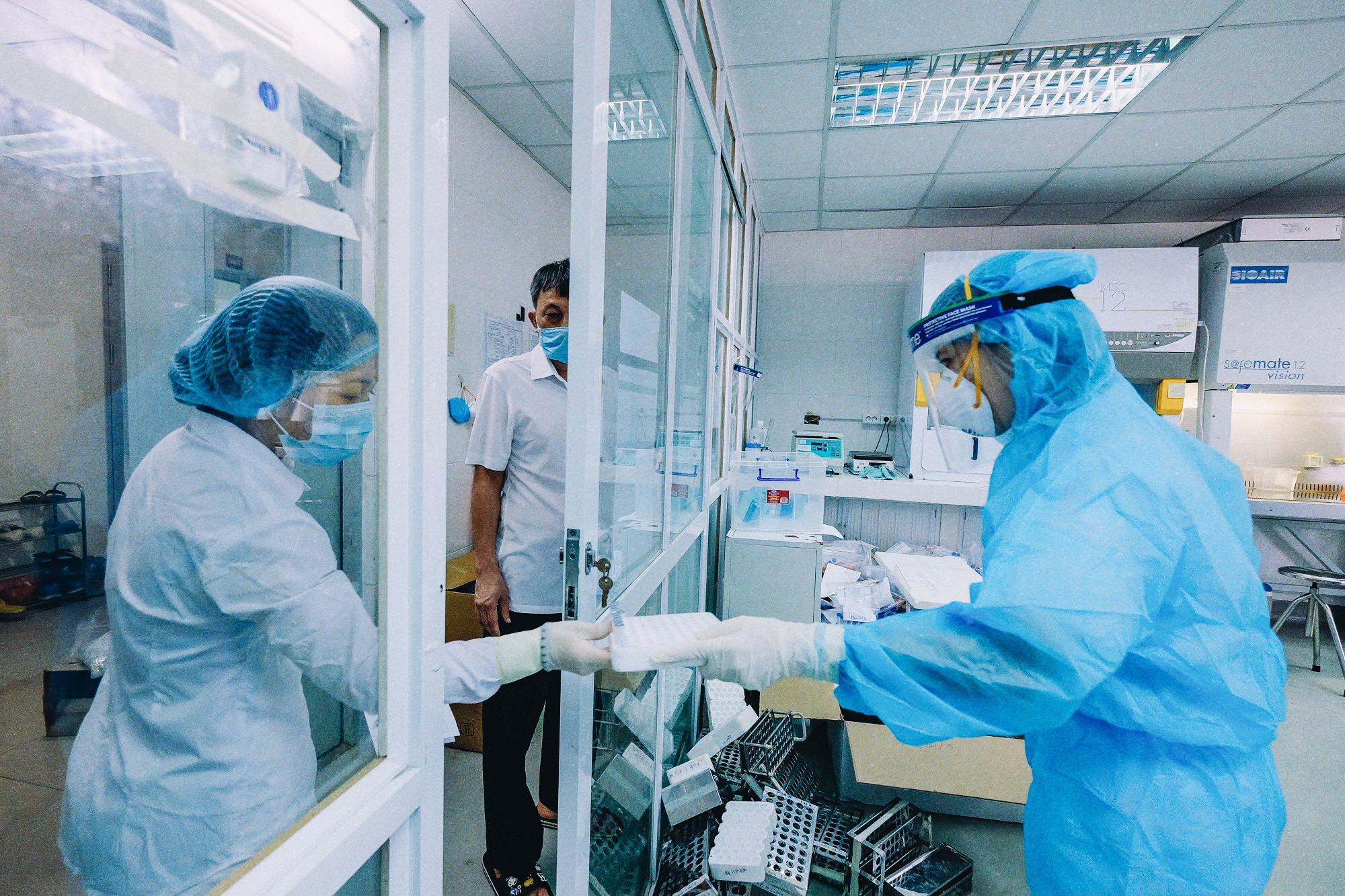 Bộ Y tế thay đổi phác đồ điều trị COVID-19 - Ảnh 1. Bộ Y tế thay đổi phác đồ điều trị COVID-19 - Ảnh 1.