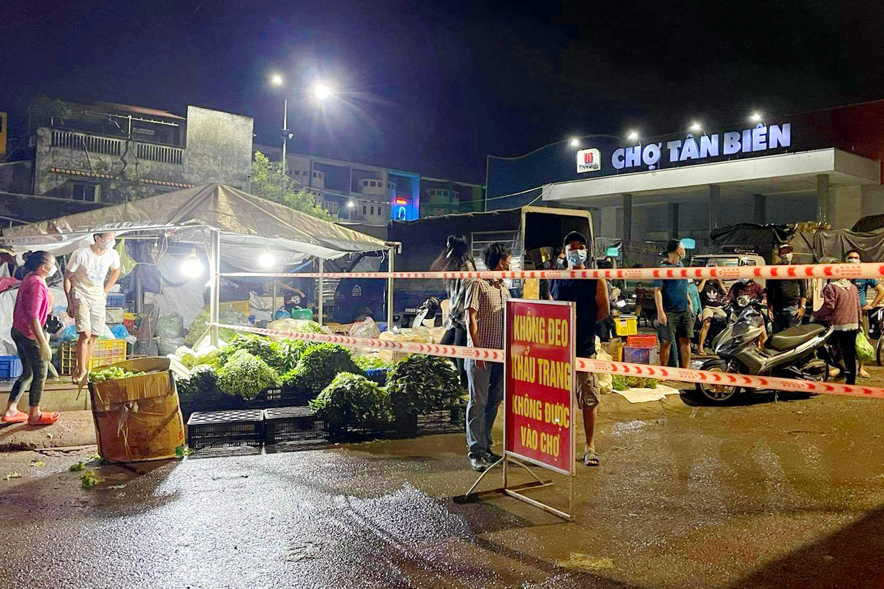 TP Biên Hòa tạm dừng 3 chợ, đề xuất phong tỏa thêm 7 khu vực với hơn 1.200 hộ dân - Ảnh 1. TP Biên Hòa tạm dừng 3 chợ, đề xuất phong tỏa thêm 7 khu vực với hơn 1.200 hộ dân - Ảnh 1.