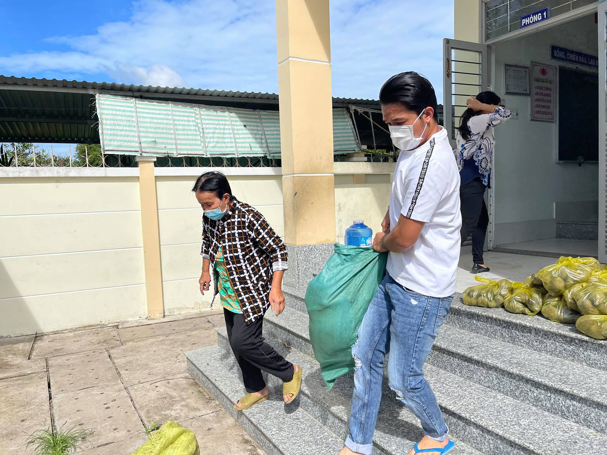 Diễn viên Minh Luân, Lê Minh Thành về quê, tham gia chống dịch - Ảnh 1. Diễn viên Minh Luân, Lê Minh Thành về quê, tham gia chống dịch - Ảnh 1.