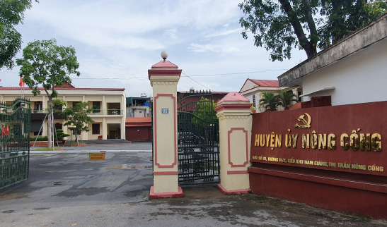 4 lãnh đạo xã bị đình chỉ công tác vì đánh bài giữa dịch - Ảnh 1. 4 lãnh đạo xã bị đình chỉ công tác vì đánh bài giữa dịch - Ảnh 1.