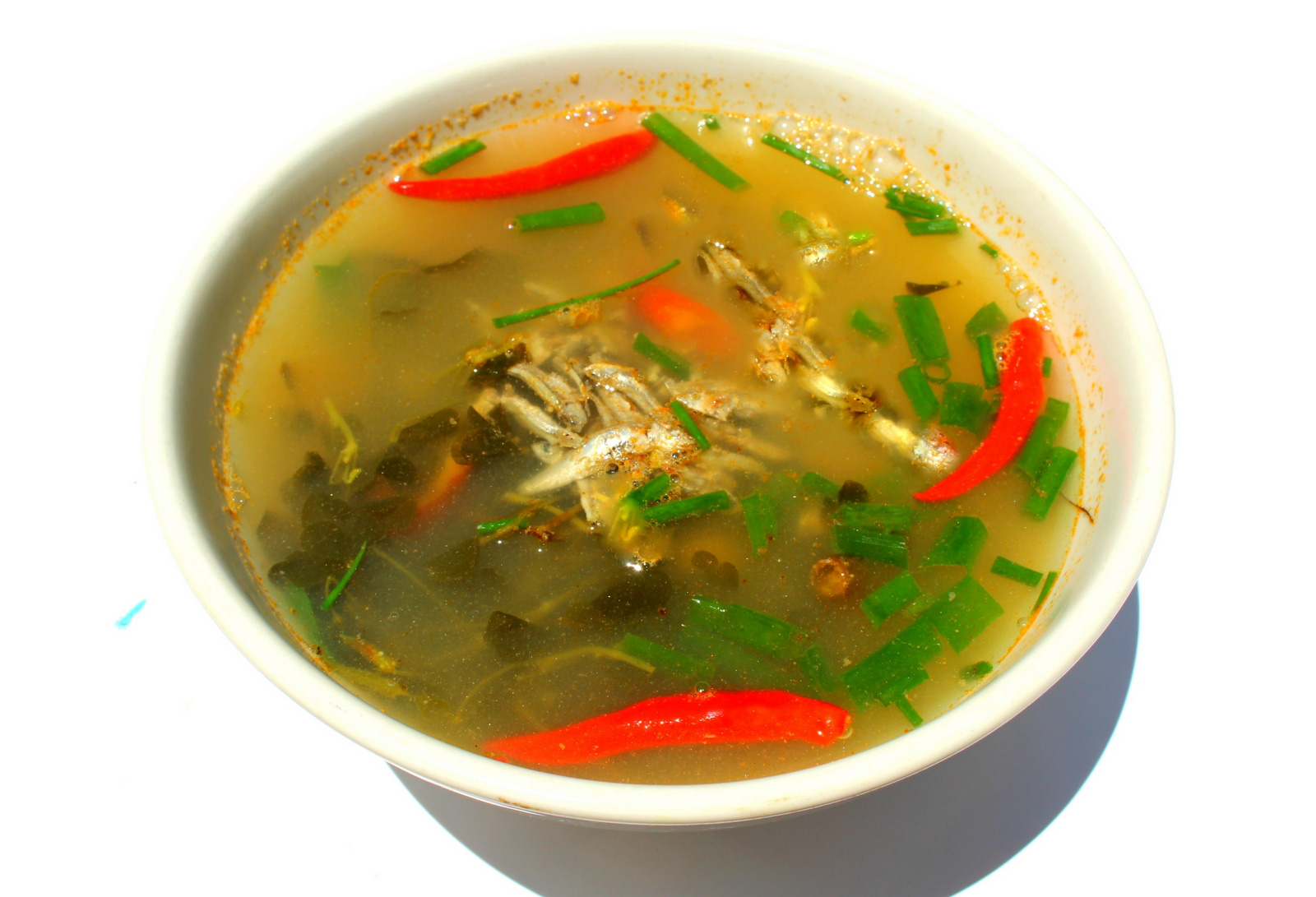 Canh cá cơm khô nấu lá me đất thời giãn cách - Ảnh 2. Canh cá cơm khô nấu lá me đất thời giãn cách - Ảnh 2.