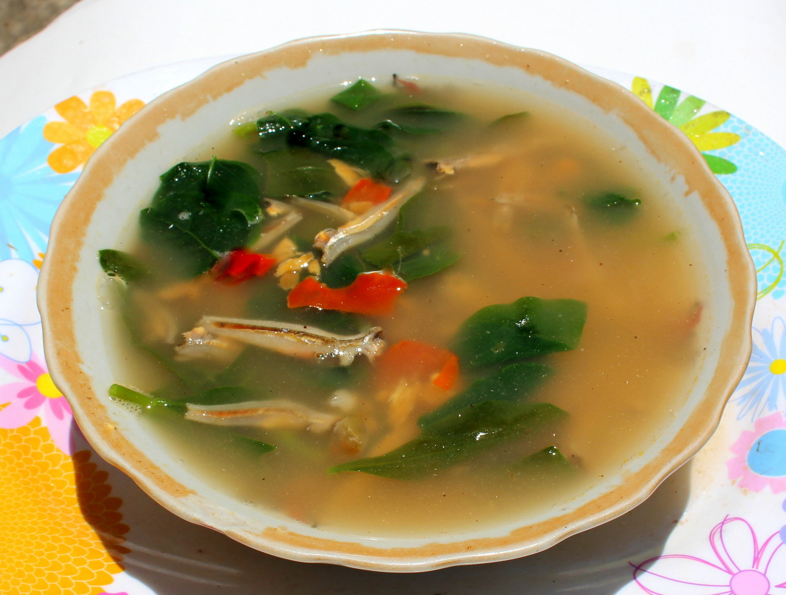 Canh cá cơm khô nấu lá me đất thời giãn cách - Ảnh 3. Canh cá cơm khô nấu lá me đất thời giãn cách - Ảnh 3.