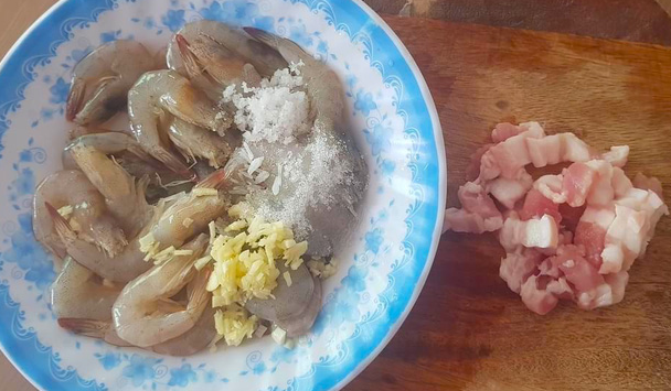 Tép rang thịt ba rọi và canh thịt bằm dưa cải, ăn xong rồi nhớ các con - Ảnh 2.