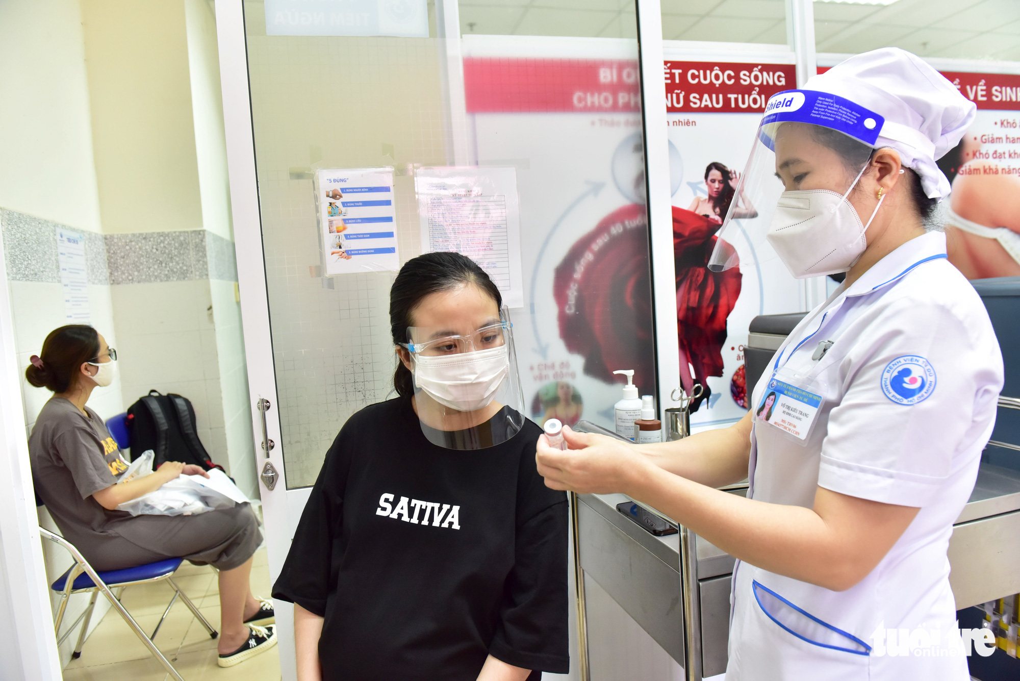 Bệnh viện Từ Dũ tiêm vắc xin COVID-19 cho các bà bầu - Ảnh 6. Bệnh viện Từ Dũ tiêm vắc xin COVID-19 cho các bà bầu - Ảnh 6.