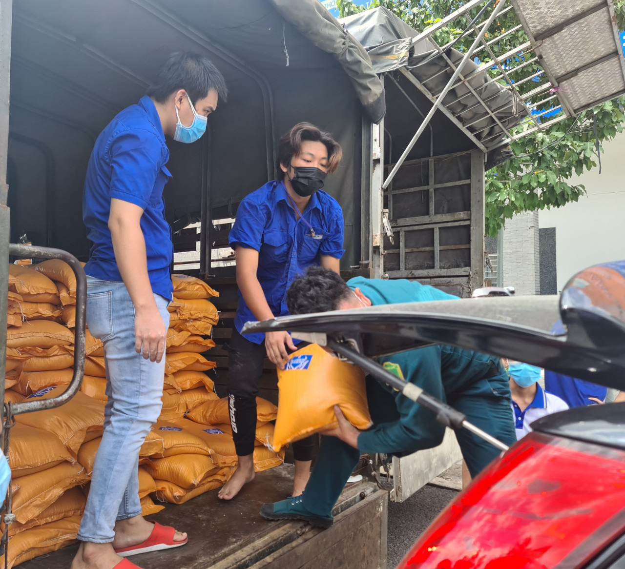 Tỉ lệ ca mắc COVID-19 trong ngày vượt TP.HCM, điểm nóng Bình Dương ứng phó ra sao? - Ảnh 5. Tỉ lệ ca mắc COVID-19 trong ngày vượt TP.HCM, điểm nóng Bình Dương ứng phó ra sao? - Ảnh 5.