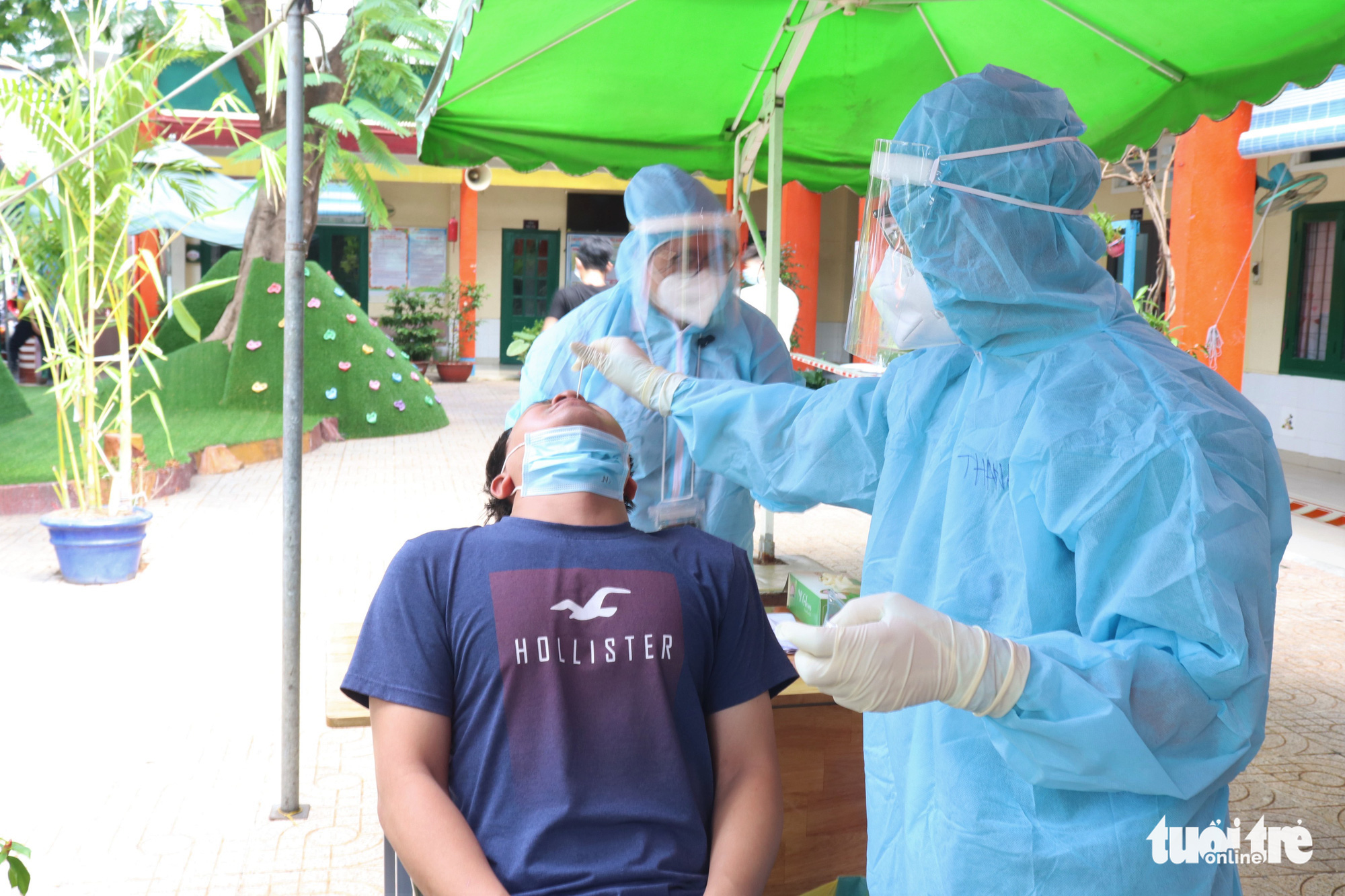 TP.HCM phát hiện thêm 2 ổ dịch mới ở quận 1 và quận 5, còn hơn 7.200 mẫu chưa có kết quả - Ảnh 1. TP.HCM phát hiện thêm 2 ổ dịch mới ở quận 1 và quận 5, còn hơn 7.200 mẫu chưa có kết quả - Ảnh 1.