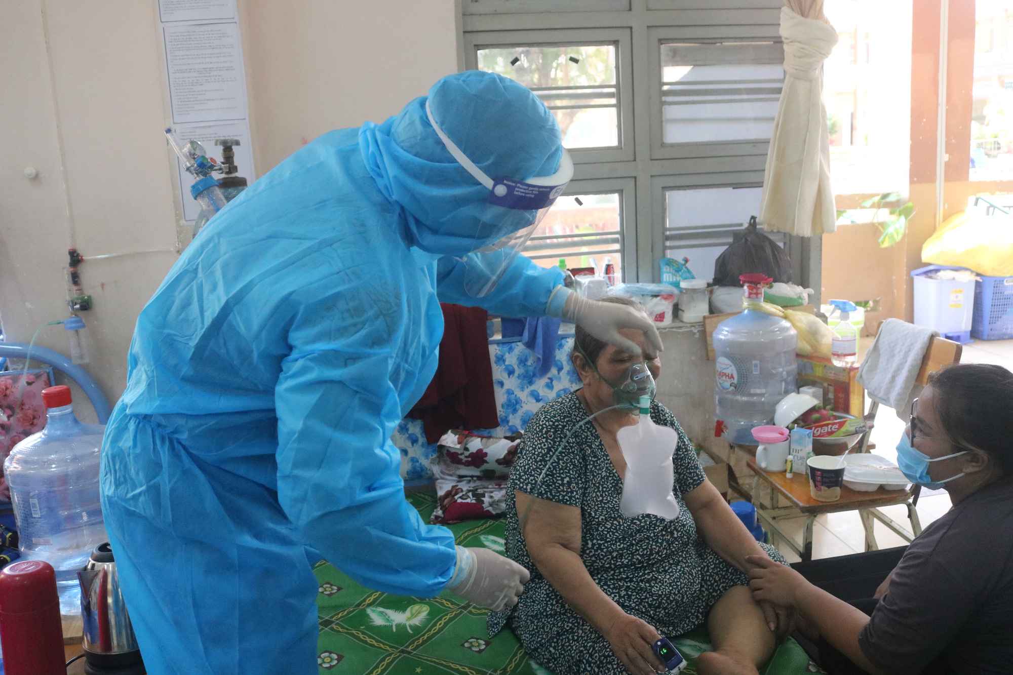 HỎI - ĐÁP về dịch COVID-19: Cấp cứu thời điểm giãn cách, có phải quy trình quá loằng ngoằng? - Ảnh 1. HỎI - ĐÁP về dịch COVID-19: Cấp cứu thời điểm giãn cách, có phải quy trình quá loằng ngoằng? - Ảnh 1.