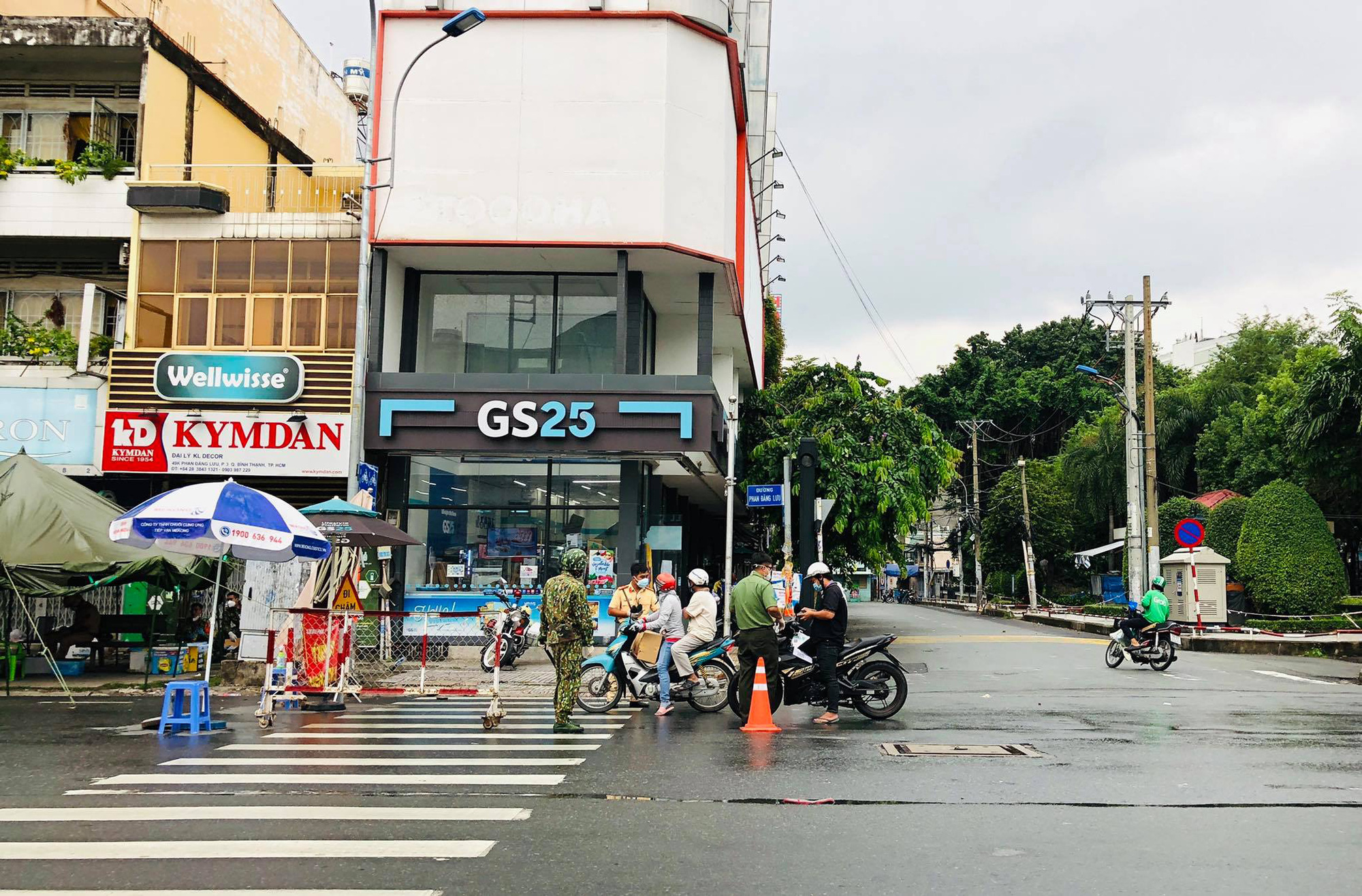 Khai báo đi đường nội thành được triển khai trở lại - Ảnh 3. Khai báo đi đường nội thành được triển khai trở lại - Ảnh 3.