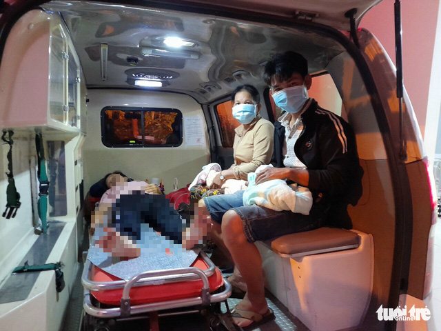 Hai con chào đời nửa đêm mùa dịch, cha đặt tên Cô Na và Cô Vy - Ảnh 1. Hai con chào đời nửa đêm mùa dịch, cha đặt tên Cô Na và Cô Vy - Ảnh 1.