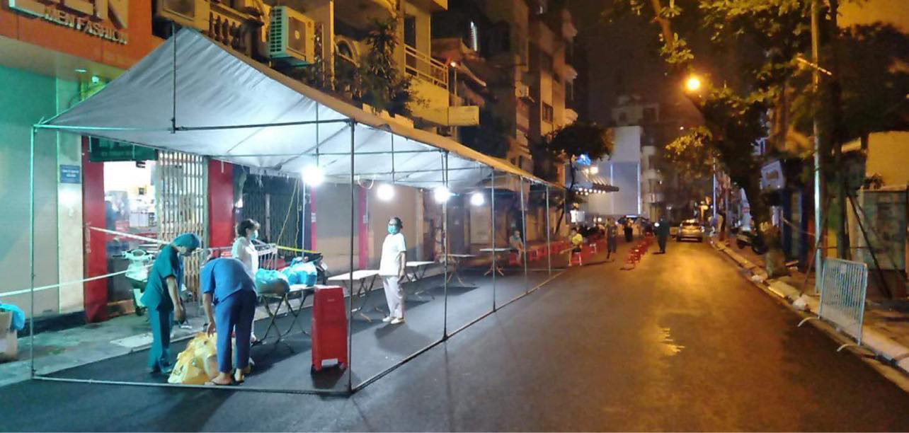 Hà Nội khẩn cấp tìm người đến chợ Long Biên và ngõ 187 Hồng Hà - Ảnh 1. Hà Nội khẩn cấp tìm người đến chợ Long Biên và ngõ 187 Hồng Hà - Ảnh 1.