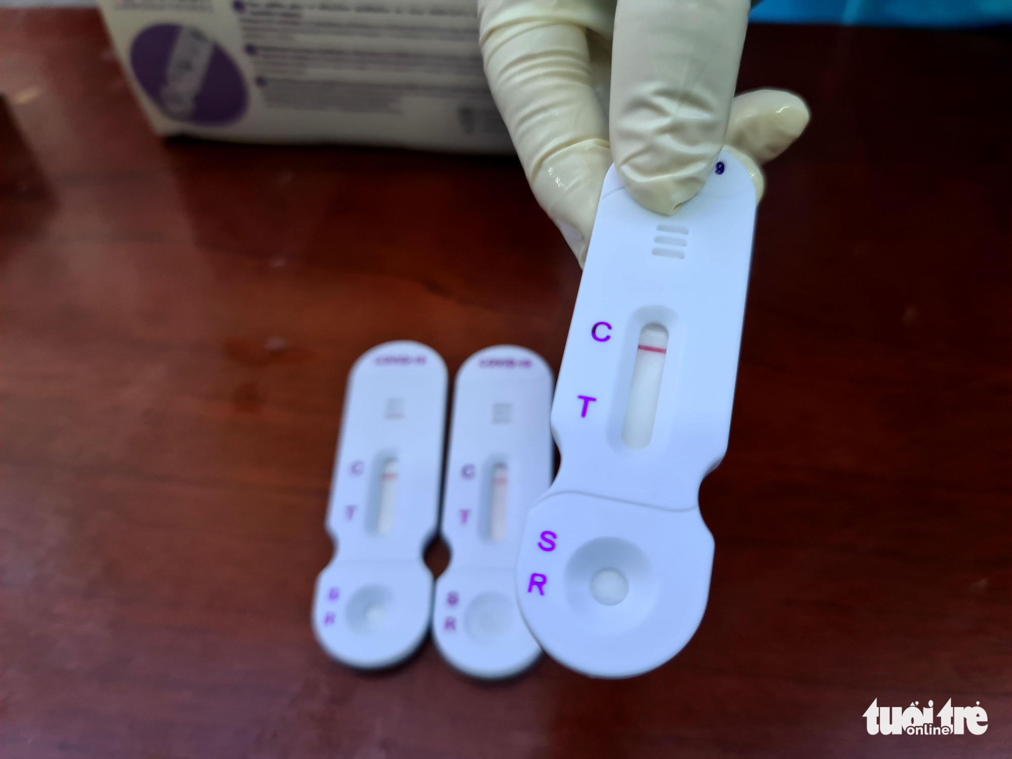 Shipper đi xét nghiệm từ tờ mờ sáng, vui mừng vì ‘âm tính’, bật app nhận đơn - Ảnh 7. Shipper đi xét nghiệm từ tờ mờ sáng, vui mừng vì ‘âm tính’, bật app nhận đơn - Ảnh 7.