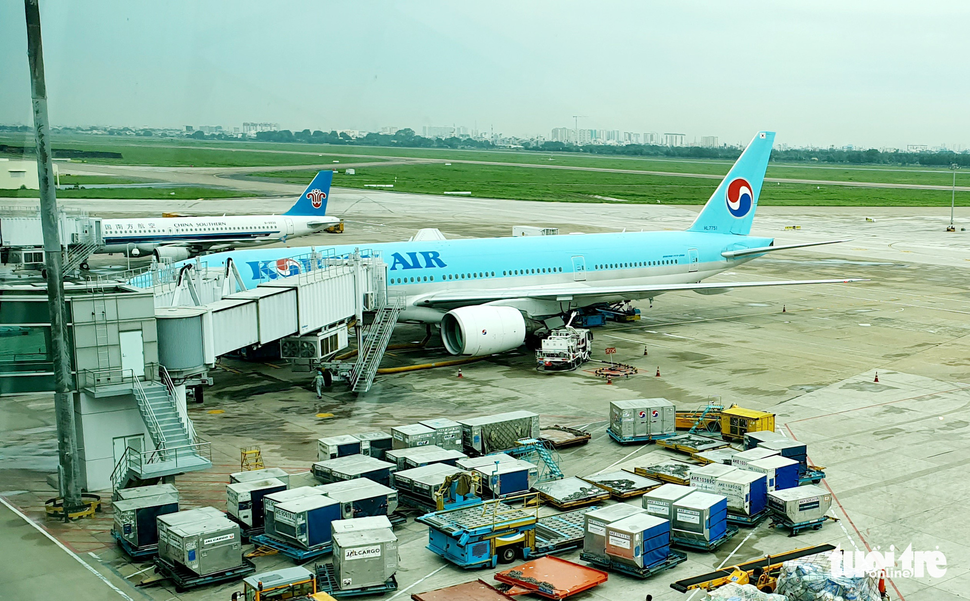 HỎI - ĐÁP về dịch COVID-19: Người ở tỉnh ra sân bay Tân Sơn Nhất bằng cách nào? - Ảnh 1. HỎI - ĐÁP về dịch COVID-19: Người ở tỉnh ra sân bay Tân Sơn Nhất bằng cách nào? - Ảnh 1.