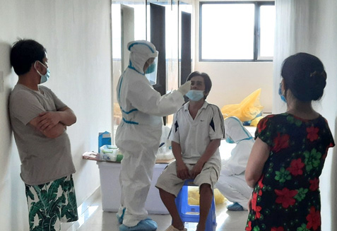 Sáng 4-8: Cả nước thêm 4.271 ca mắc COVID-19, TP.HCM được phân bổ thêm gần 1 triệu liều vắc xin - Ảnh 1. Sáng 4-8: Cả nước thêm 4.271 ca mắc COVID-19, TP.HCM được phân bổ thêm gần 1 triệu liều vắc xin - Ảnh 1.