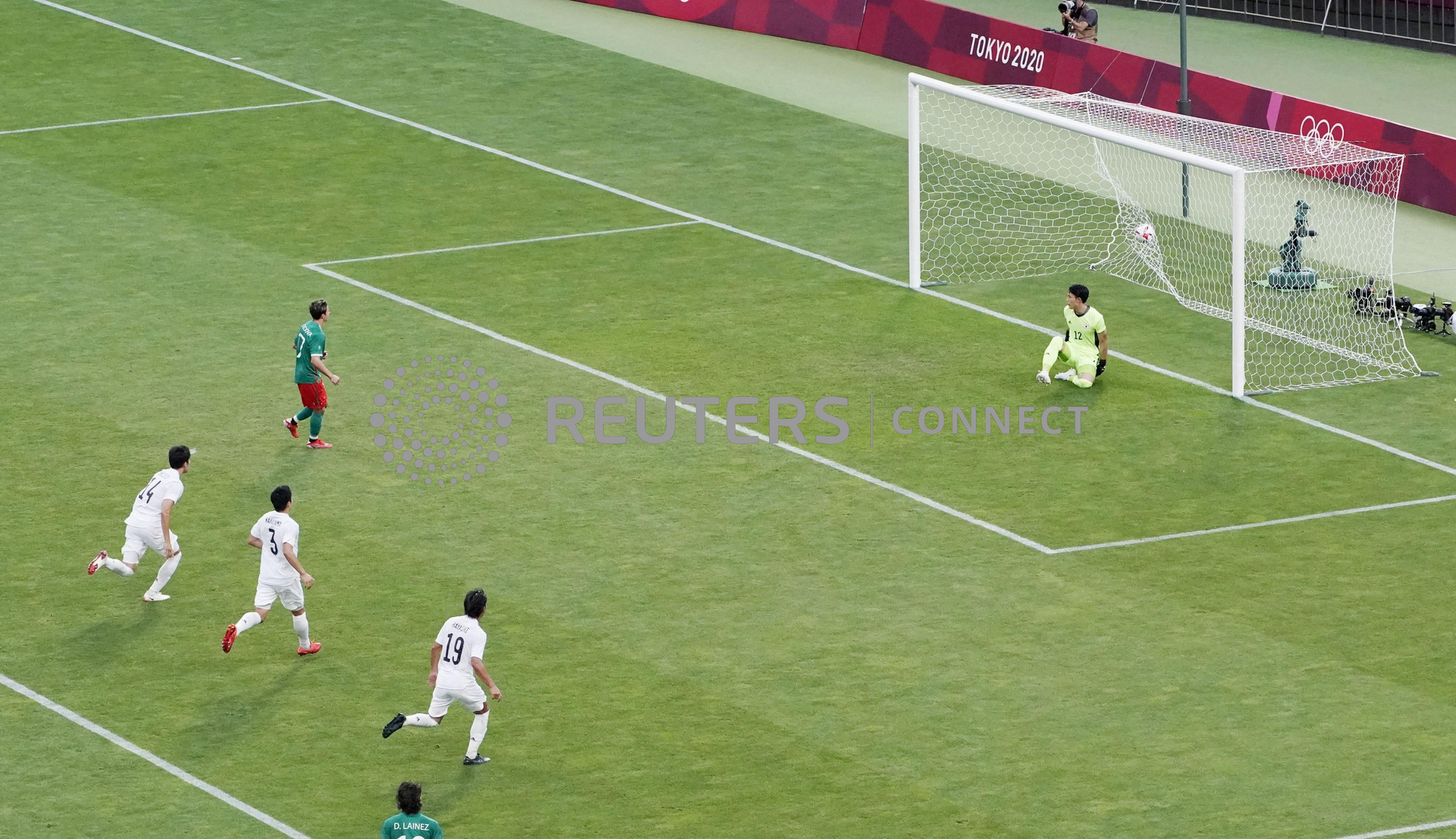 Thắng dễ Nhật Bản, Mexico đoạt huy chương đồng bóng đá nam Olympic - Ảnh 2. Thắng dễ Nhật Bản, Mexico đoạt huy chương đồng bóng đá nam Olympic - Ảnh 2.