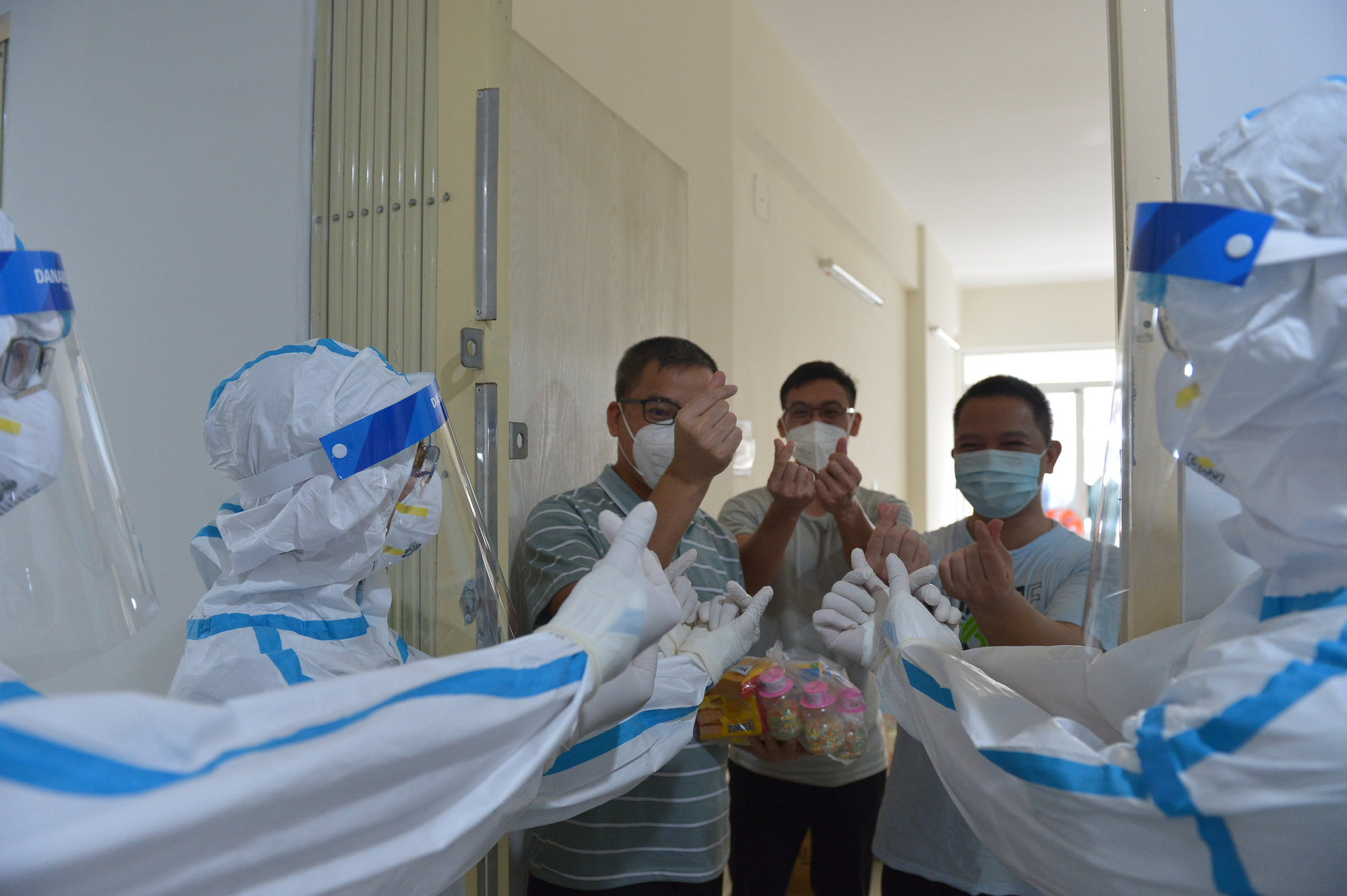 TP.HCM phấn đấu kiểm soát dịch bệnh trước 15-9 - Ảnh 2. TP.HCM phấn đấu kiểm soát dịch bệnh trước 15-9 - Ảnh 2.