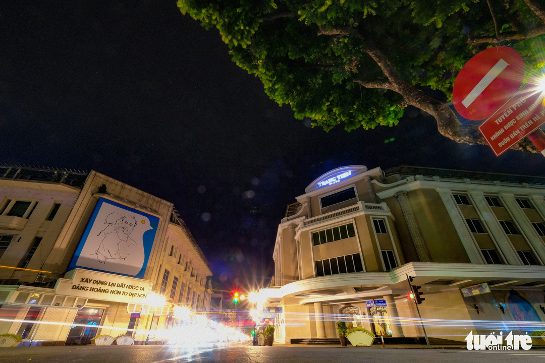 Hình ảnh Hà Nội im vắng trong những đêm giãn cách - Ảnh 2. Hình ảnh Hà Nội im vắng trong những đêm giãn cách - Ảnh 2.