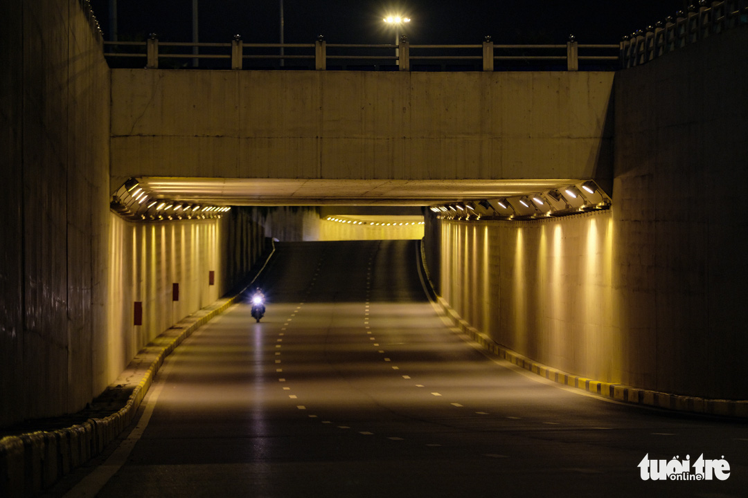 Hình ảnh Hà Nội im vắng trong những đêm giãn cách - Ảnh 12. Hình ảnh Hà Nội im vắng trong những đêm giãn cách - Ảnh 12.