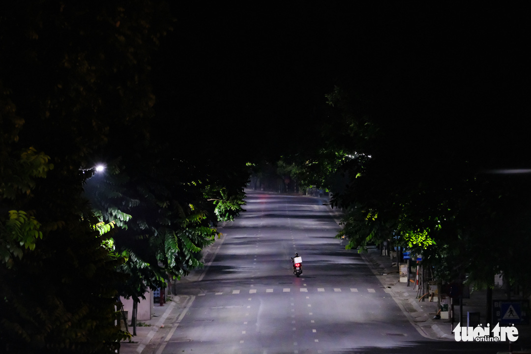 Hình ảnh Hà Nội im vắng trong những đêm giãn cách - Ảnh 5. Hình ảnh Hà Nội im vắng trong những đêm giãn cách - Ảnh 5.