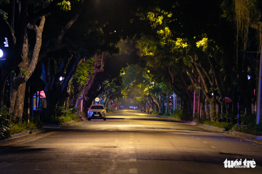 Hình ảnh Hà Nội im vắng trong những đêm giãn cách - Ảnh 6. Hình ảnh Hà Nội im vắng trong những đêm giãn cách - Ảnh 6.