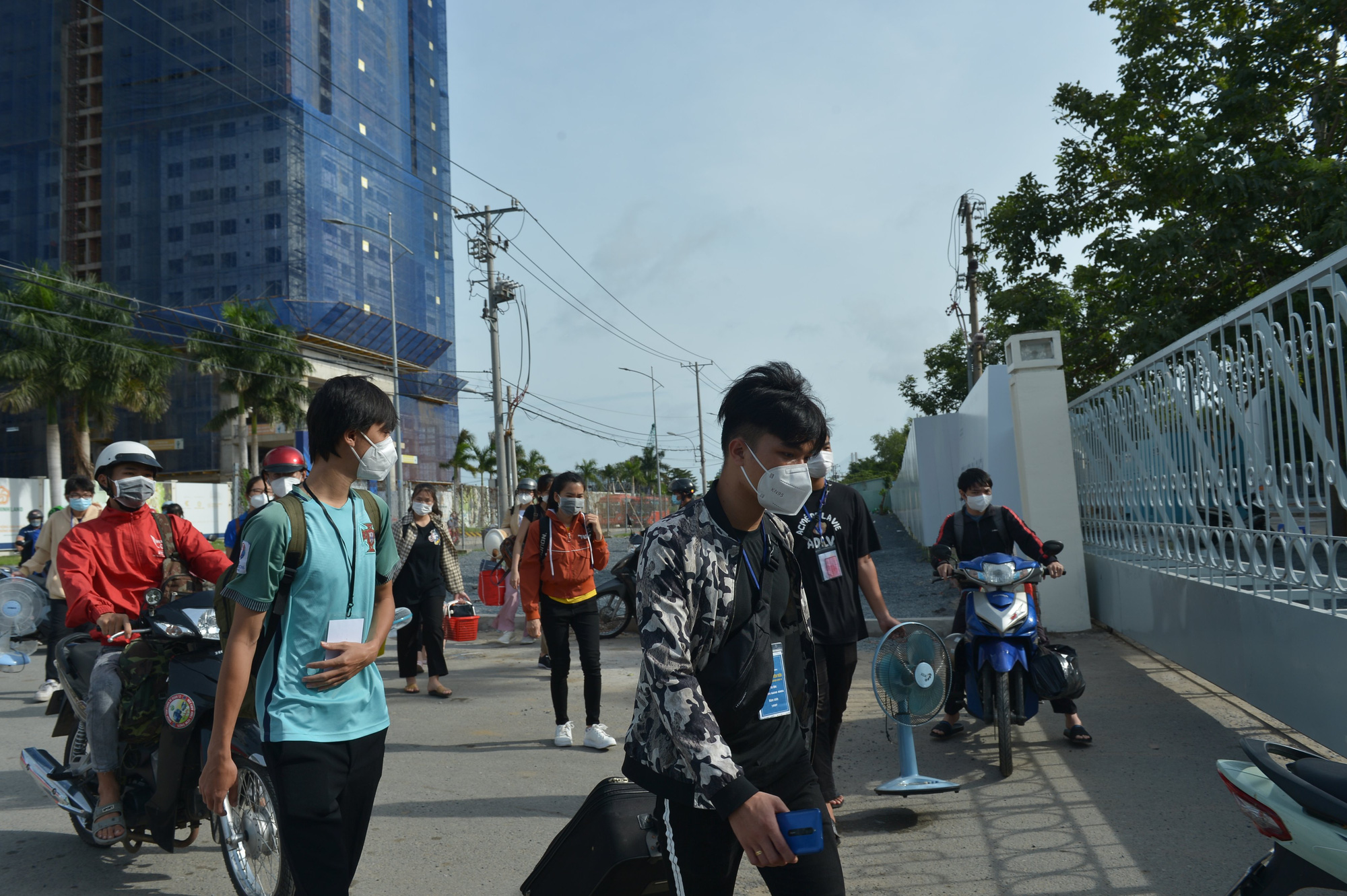 Sáng 10-8: Cả nước thêm 5.149 ca mắc COVID-19, 15-8 điều chuyển vắc xin của các tỉnh tiêm chậm - Ảnh 1. Sáng 10-8: Cả nước thêm 5.149 ca mắc COVID-19, 15-8 điều chuyển vắc xin của các tỉnh tiêm chậm - Ảnh 1.