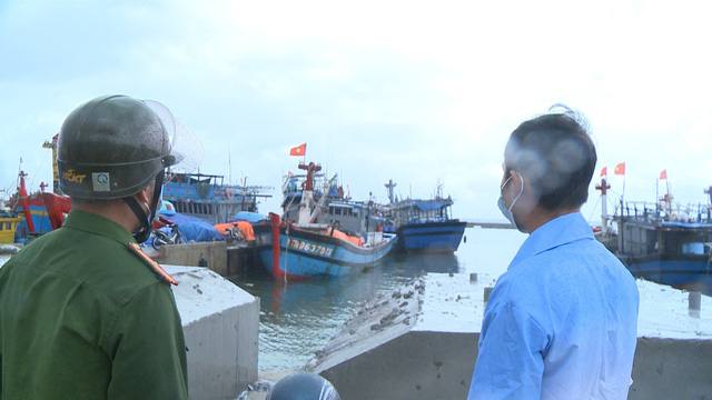 Chống bão số 5: Huế hạn chế dân ra đường, Nghệ An sơ tán dân đến nơi an toàn - Ảnh 3.