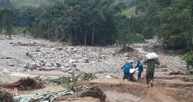 Chống bão số 5: Huế hạn chế dân ra đường, Nghệ An sơ tán dân đến nơi an toàn - Ảnh 7.
