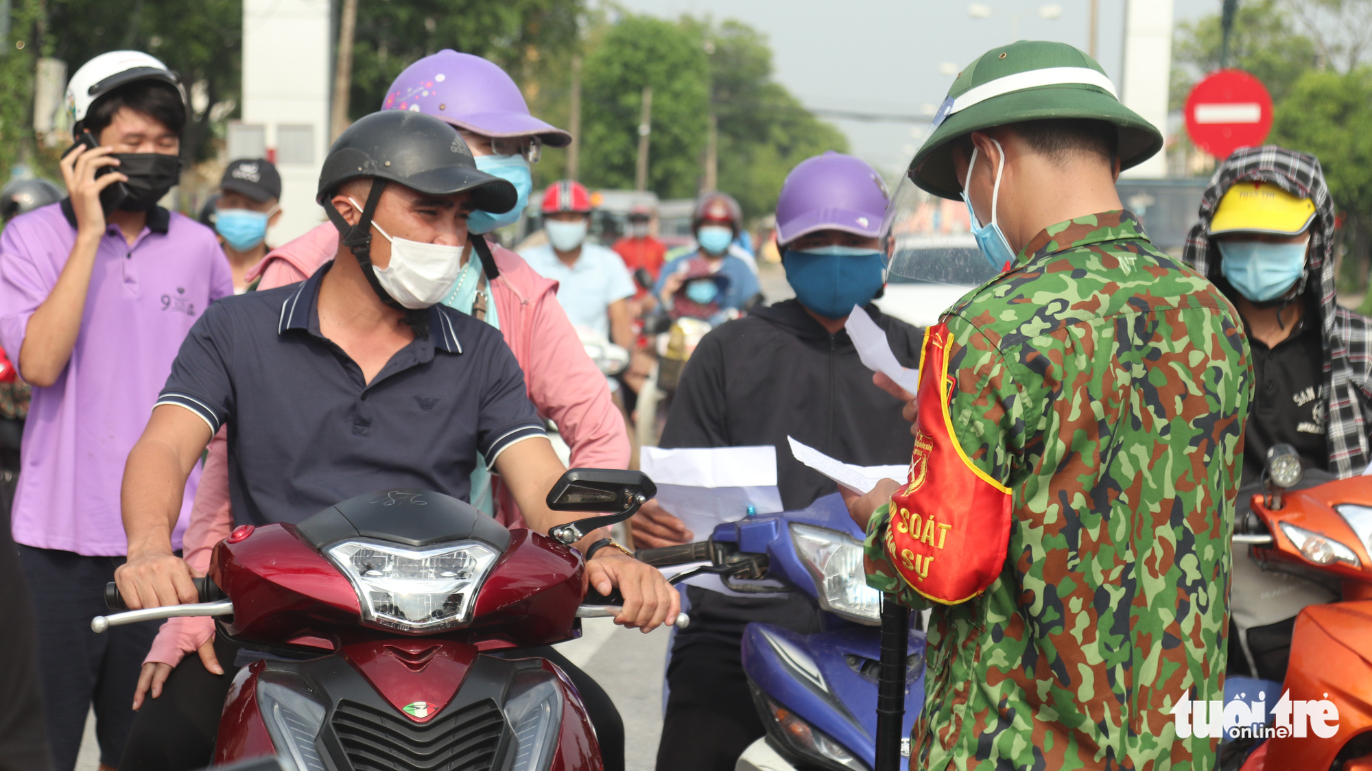 TP Vinh bỏ chốt kiểm soát dịch về các huyện từ chiều 13-9 - Ảnh 1. TP Vinh bỏ chốt kiểm soát dịch về các huyện từ chiều 13-9 - Ảnh 1.