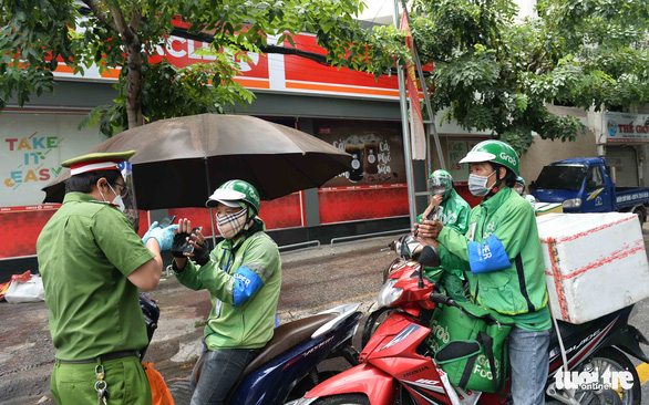 TP.HCM: Shipper sẽ được chạy liên quận từ ngày 16-9 - Ảnh 2. TP.HCM: Shipper sẽ được chạy liên quận từ ngày 16-9 - Ảnh 2.