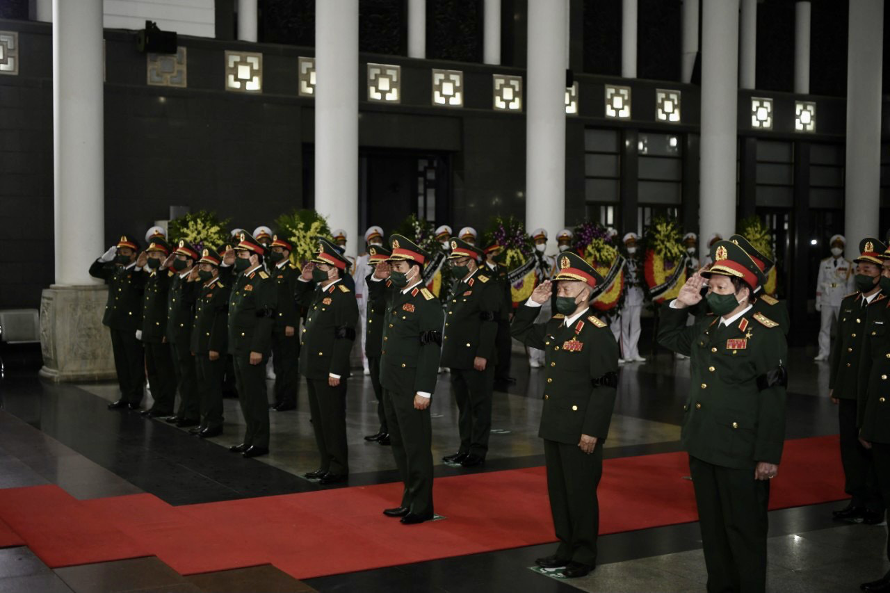 Tổ chức trọng thể lễ tang Đại tướng Phùng Quang Thanh, nguyên Bộ trưởng Bộ Quốc phòng - Ảnh 4. Tổ chức trọng thể lễ tang Đại tướng Phùng Quang Thanh, nguyên Bộ trưởng Bộ Quốc phòng - Ảnh 4.
