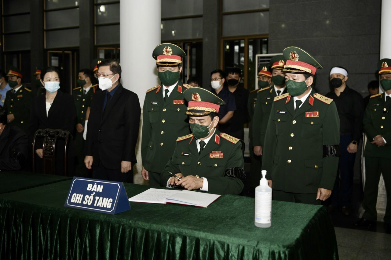 Tổ chức trọng thể lễ tang Đại tướng Phùng Quang Thanh, nguyên Bộ trưởng Bộ Quốc phòng - Ảnh 3. Tổ chức trọng thể lễ tang Đại tướng Phùng Quang Thanh, nguyên Bộ trưởng Bộ Quốc phòng - Ảnh 3.